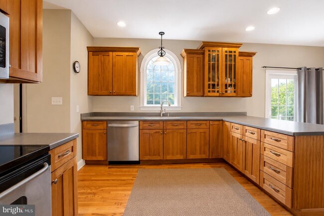Building Photo - 13624 Creek View Dr