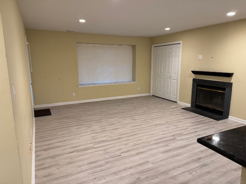 Primary Photo - 2702A Sussex Ct