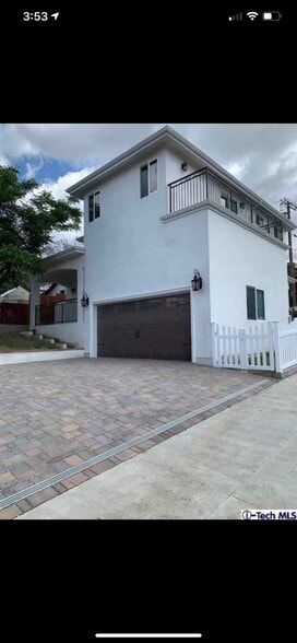 Building Photo - 10303 Pinyon Ave