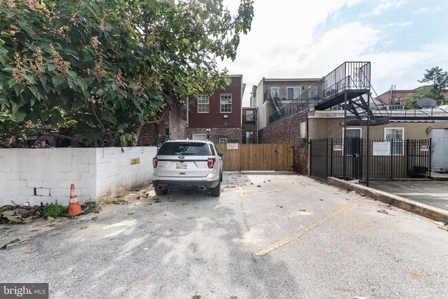 Building Photo - 108 W Saratoga St