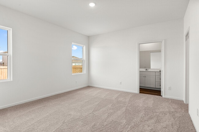 Building Photo - 927 Middlebury Farms