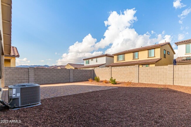 Building Photo - Stunning 3 bedroom home in Litchfield Park!