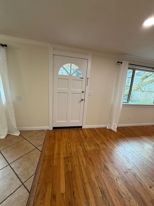 Building Photo - 18021 SW Tualata Ave