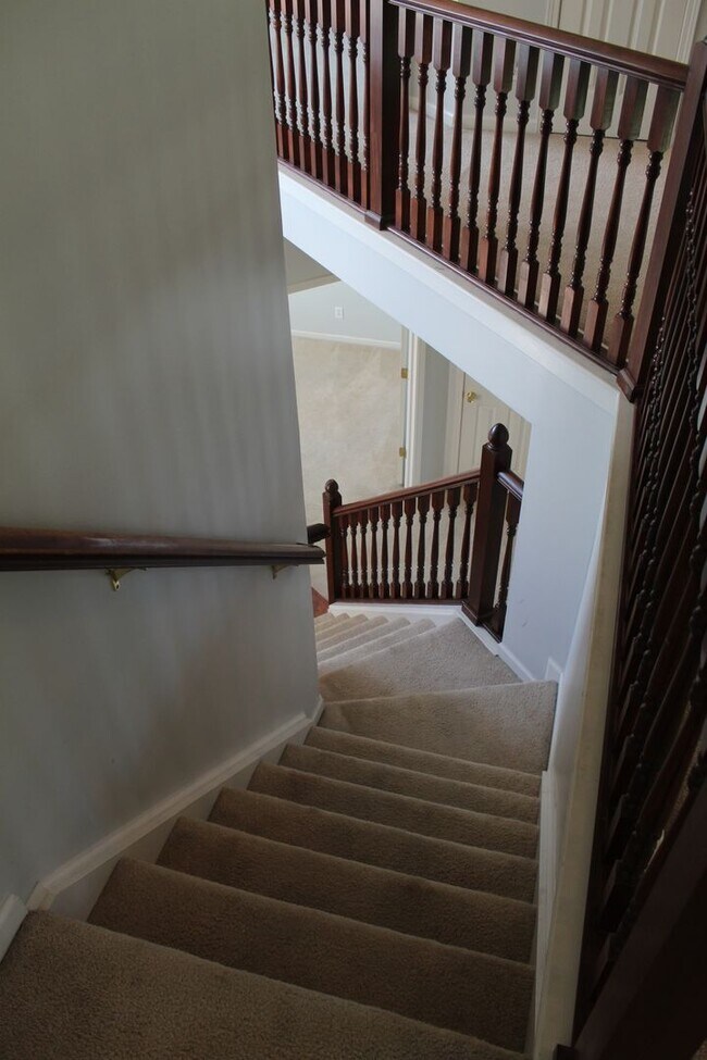 Building Photo - Spacious 5 Bedroom Home in Avon Schools!