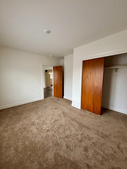 Building Photo - 85 Laverack Ave