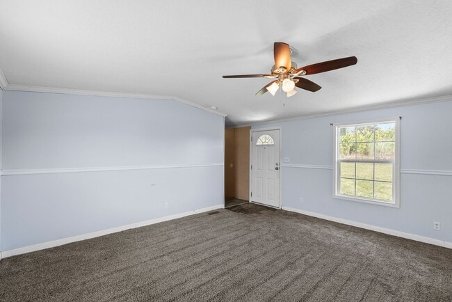 Building Photo - 3-Bedroom Home Close To Hampden-Sydney!