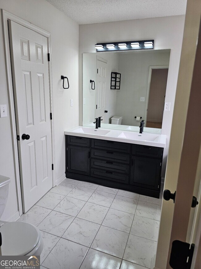 Building Photo - 101 Rampart St