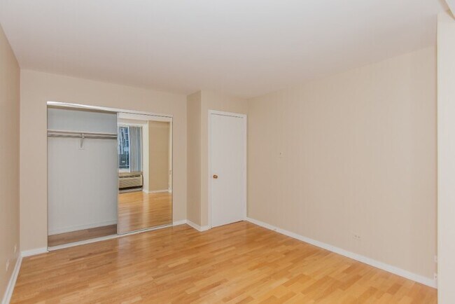 Building Photo - 1 Bedroom / 1 Bathroom in The Grand Ohio! ...