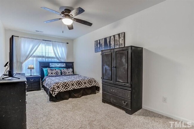 Building Photo - Fantastic 3 Story Townhome in East Raleigh...