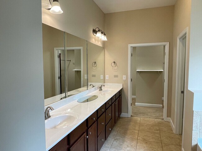 Building Photo - Large, Beautiful Home in Berkeley Hills Estate