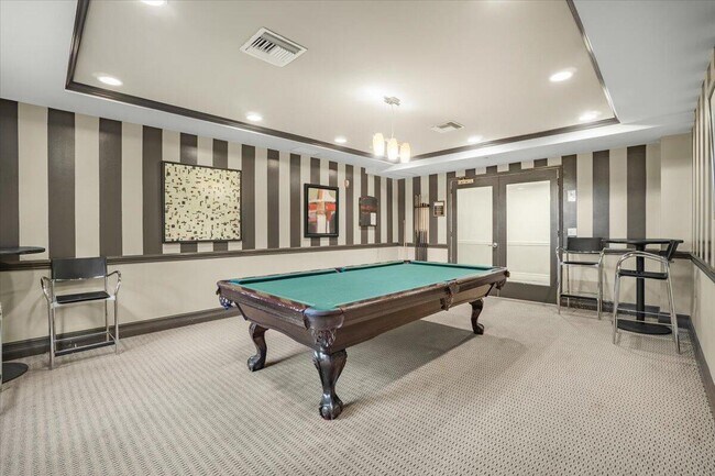 Building Photo - 520 SE 5 Ave