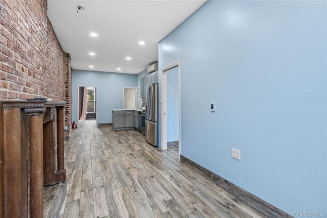 Building Photo - 220 E 116th St