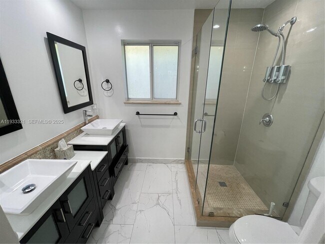 Building Photo - 2971 SW 35th Ave