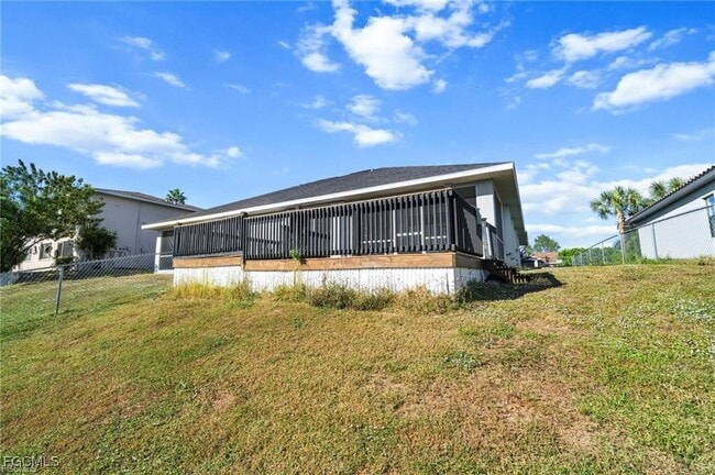 Building Photo - 914-916 SE 14th Terrace