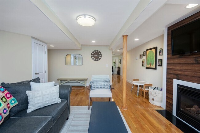 Building Photo - 14 Brattle Ln