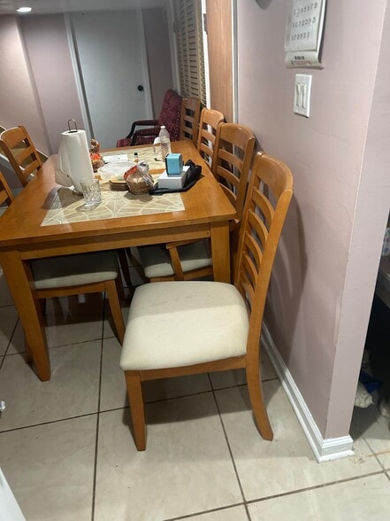 Dinning table p - 75 Carolina Ave