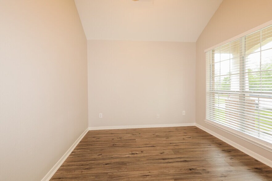 Building Photo - 10411 Lucky Ln