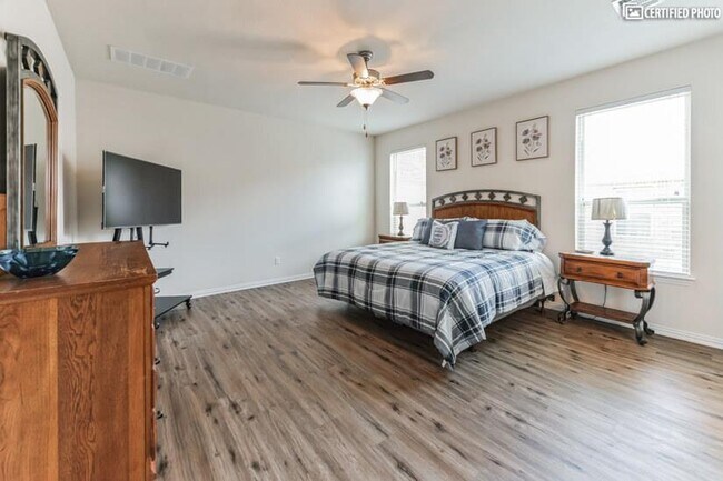 Building Photo - 920 Arvada Dr