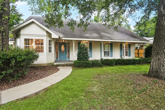 Primary Photo - 406 Trinity Ln