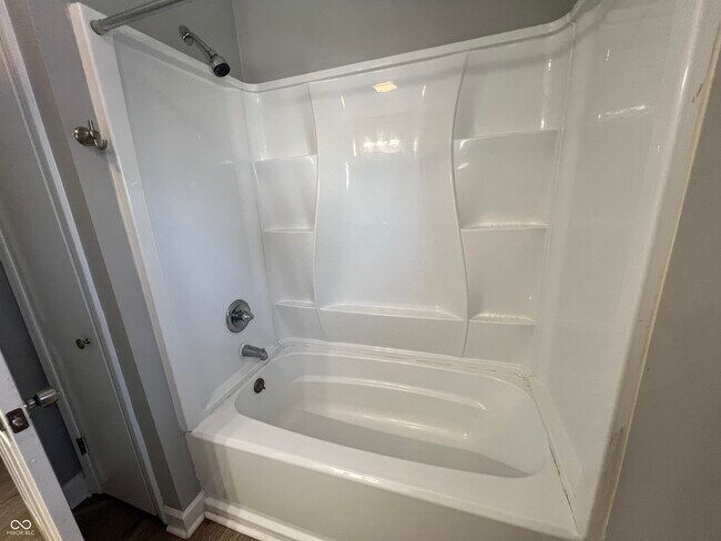 Building Photo - 5343 S Linwood Ave