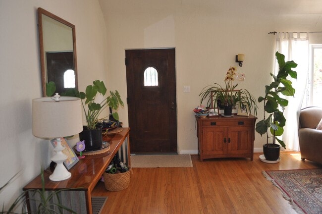 Building Photo - North Park 4BR/ 2BA "1,800 Square Feet" Si...