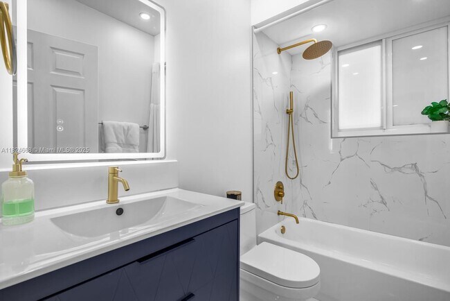 Building Photo - 9650 SW 9th Ct