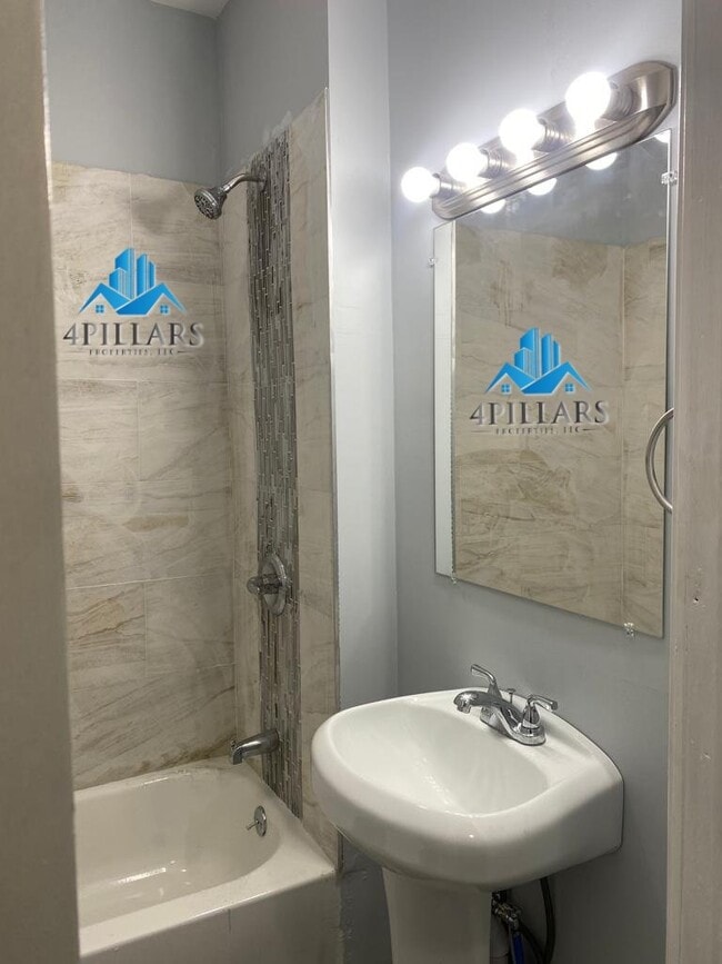Building Photo - Charming 2 Bedroom, 1 Bath Apartment for Rent