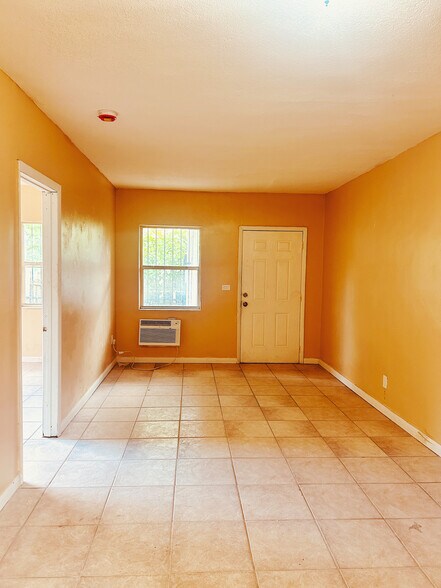 Building Photo - 7530 NE 3rd Ave