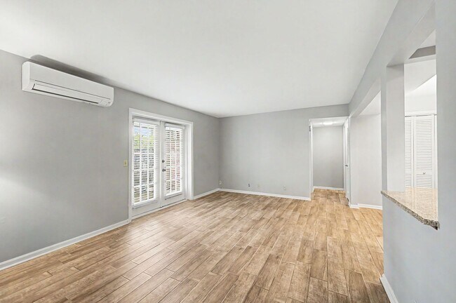 Building Photo - Fantastic 1BR/1BA condo in the desirable Georgetown Condominiums in the heart of Green Hills!