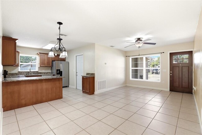 Building Photo - 125 W 5th St