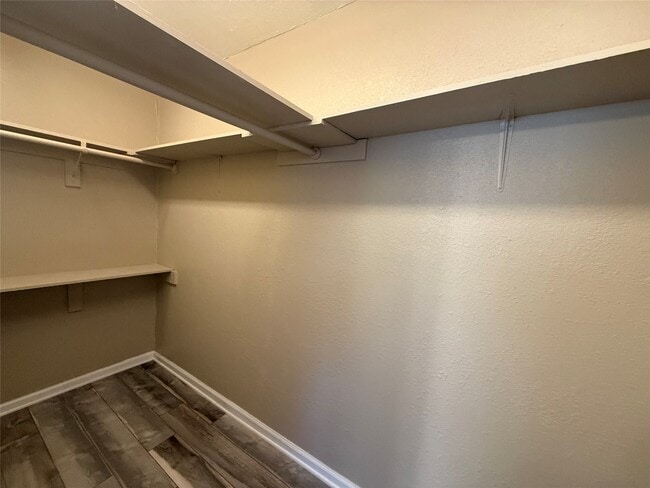 Building Photo - 642 5th St