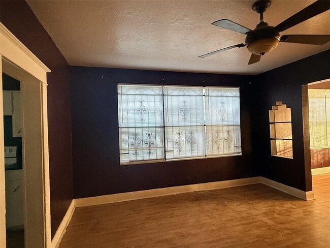 Building Photo - 2912 Ybor St