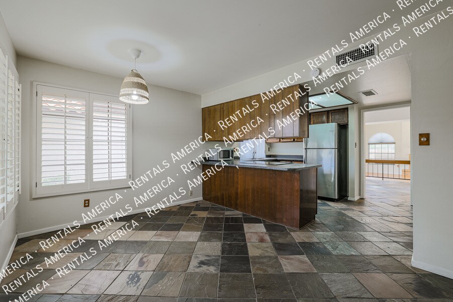 Building Photo - 2160 S Catarina-
