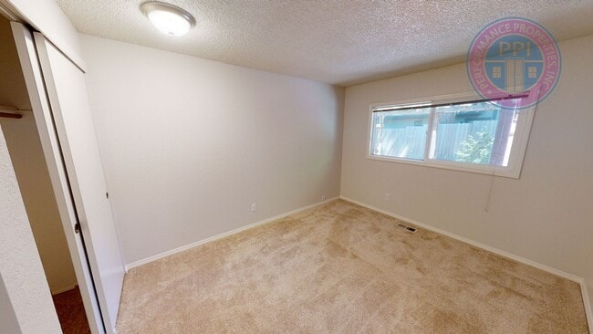 Building Photo - Desirable Tualatin - Central Air! Single L...