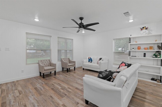 Building Photo - 1024 Greenlee St