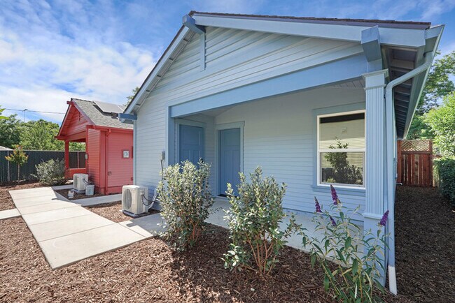 Building Photo - Beautiful 2 bedroom 1 bathroom New Build Close to UC Davis and McGeorge Law School