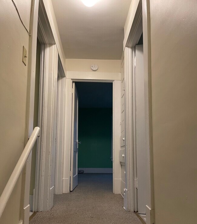 1213 18th Hallway - 1213 18th St NW
