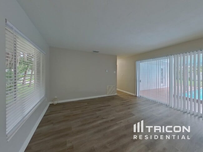 Building Photo - 6898 17th Ln N