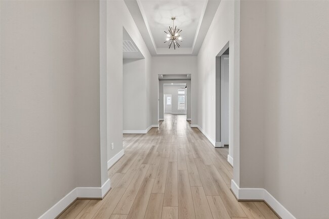 Building Photo - 2022 Serene Spgs Dr