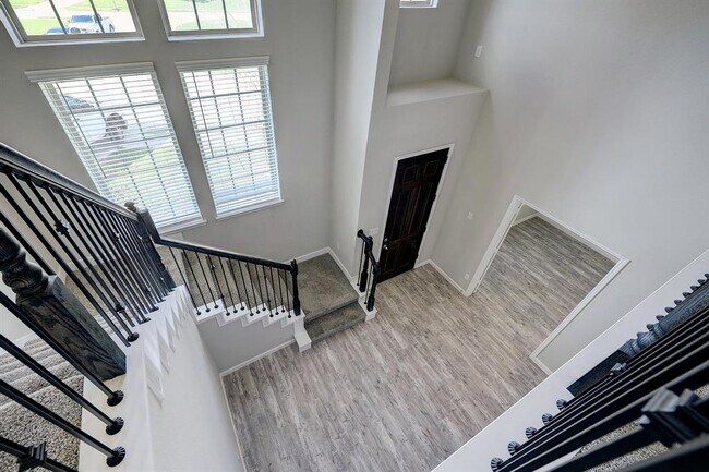 Building Photo - 28011 Langsdale Ct