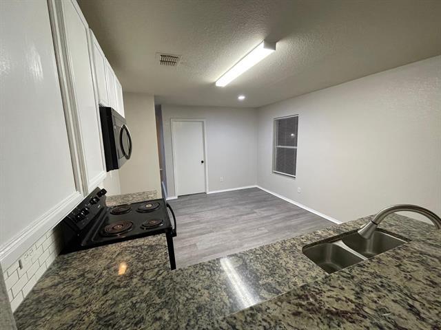 Building Photo - 1512 Queens Brook Ln