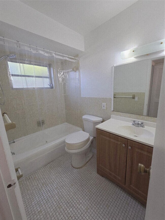 Building Photo - 1007 N 19th Ave