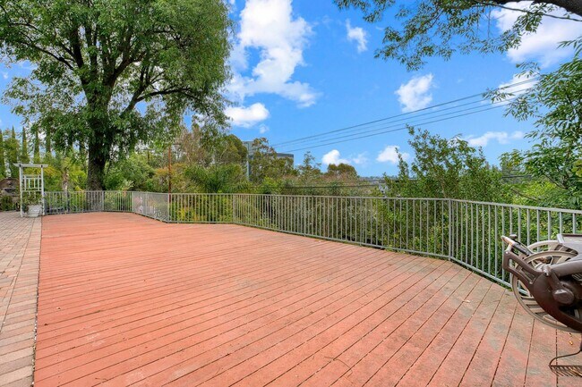 Building Photo - FALL IN LOVE with a Woodland Hills View