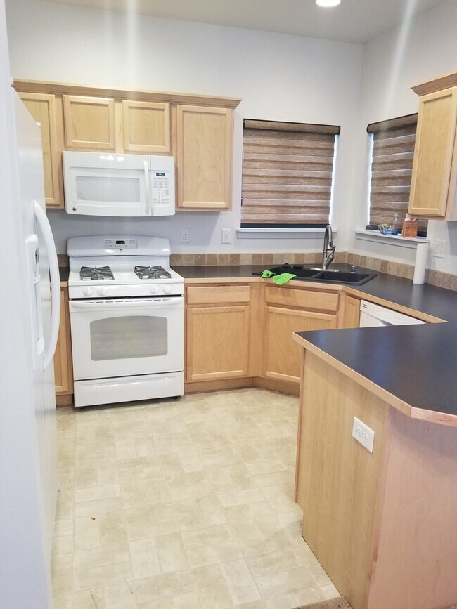 Building Photo - Beautiful Single-Level Living in a Desirable Spokane Community - New pictures coming soon!