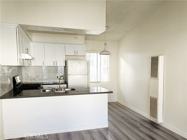 Building Photo - 208 N Catalina Ave