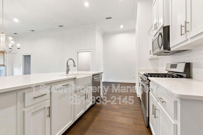 Building Photo - 925 Charleston Loop