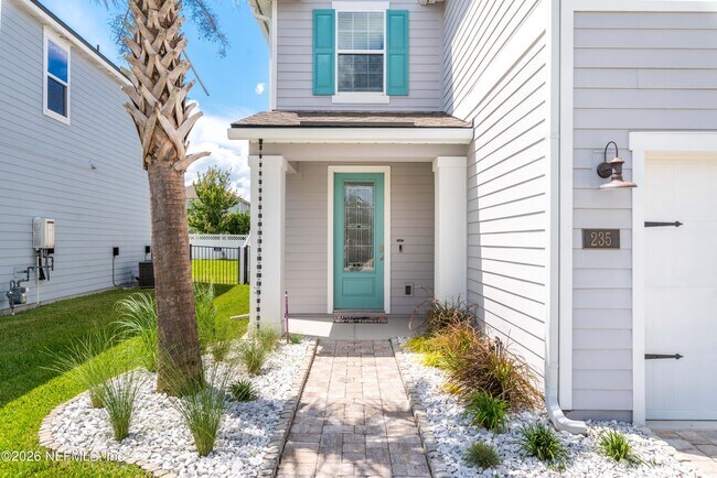 Building Photo - 235 Silverleaf Village Dr