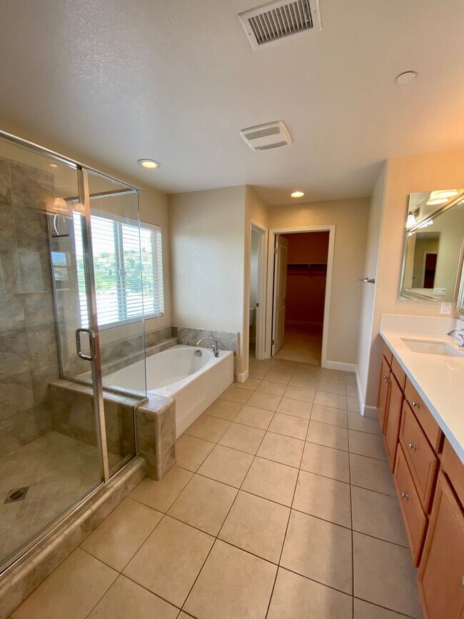 Building Photo - Remodeled 4 bedroom 3 bath home in Moorpark