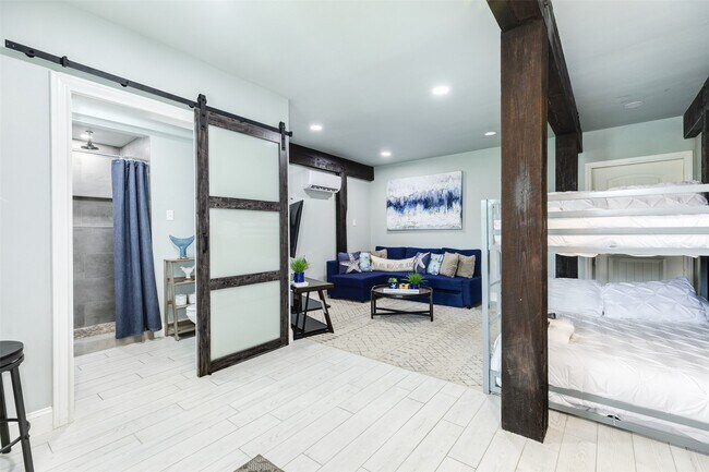 Building Photo - 16614 Bermuda Way