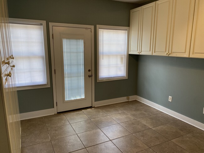 Building Photo - 4008 Knud Dr